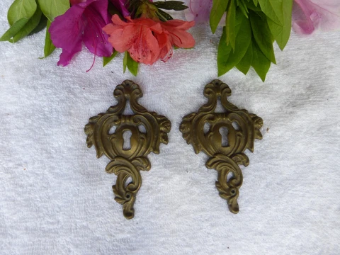 TW0 LG vintage antique heavy cast bronze keyhole escutcheon covers item #6 Cover