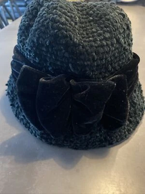 Sombrero de invierno Boucle Gibson para mujer con ribete de terciopelo negro y ahora negro talla única Foto 1 de 4