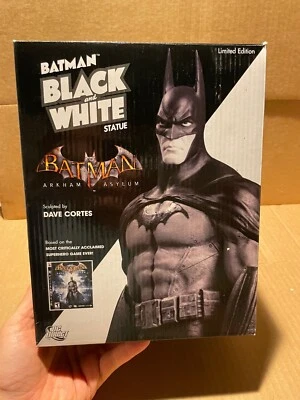 BATMAN BLACK AND WHITE ARKHAM ASYLUM STATUE 4800/5000 DC COMICS DIRECT CORTES - Image 1 of 4