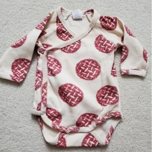 Kate Quinn Baby Unisex Cherry Pie Long Sleeve Bodysuit sz3-6m - Picture 1 of 12