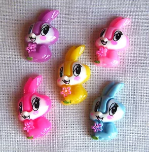 R23 / LOT de 2 EMBELLISSEMENTS en résine - LAPIN FLEUR PÂQUES - 15 X 30 mm - Afbeelding 1 van 6