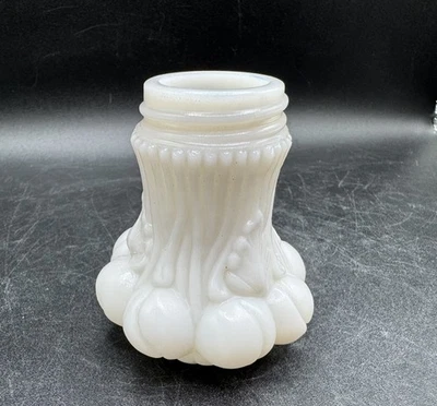 EAPG Victoriano Ópalo Leche Vidrio BANDA ALBARICOQUE Ocho Bolas Salero o Pimentero Coctelera Foto 1 de 4