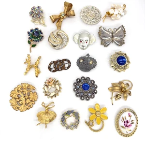 VIntage Brooch Lot 20 Brooches Rhinestones Enamel Some Signed - Picture 1 of 17