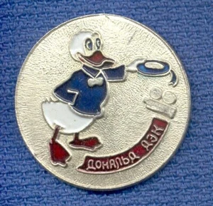 Vintage 1970er European Disney Donald Duck Pin - Sailor Cap & Movie Camera - Bild 1 von 1