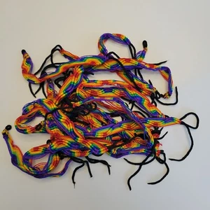 20 Pezzi Bracciale Amicizia Tessuto Arcobaleno Filo Intrecciato Orgoglio Hippie Moda - Foto 1 di 7