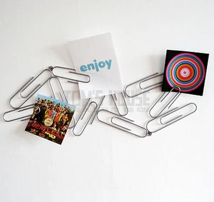Giant Paperclip Noticeboard metal office novelty note xmas card holder - Picture 1 of 5