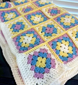 Trapunta coperta afgan fatta a mano bianca bordo nonna nucleo 42' per 60" NUOVA - Foto 1 di 10