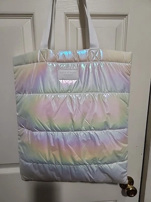 Bolso de Mano Bath & Body Works Blanco Iridiscente Puffer Desde 2023 Black Friday VIP Foto 1 de 4