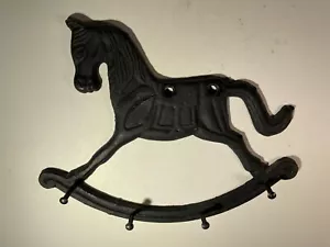 Appendiabiti da parete a forma di cavallo a dondolo in metallo ghisa 4 pioli decorazione nero - Foto 1 di 24