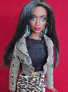 Signature Barbie LaVinia AA Holiday 2017 Wearing Cheetah Outfit - Bild 1 von 8