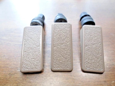 1999 Oldsmobile Bravada - Rear Cargo Mounting Lock Clip Set - Image 1 of 4