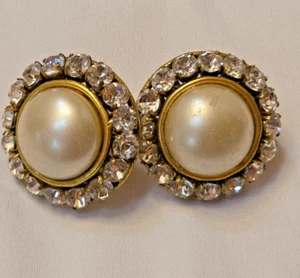 Orecchini Vintage Chanel CC Made in France con Strass e Perle - Foto 1 di 6