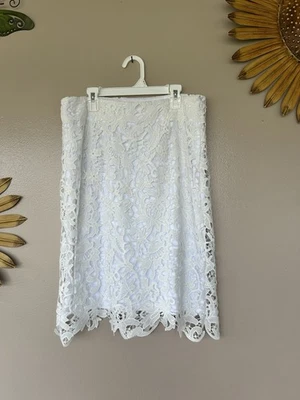 Falda lápiz Calvin Klein talla 6 blanca de encaje floral con dobladillo festoneado Foto 1 de 4