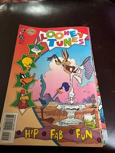 Looney Tunes 2 DC Comic - Picture 1 of 2