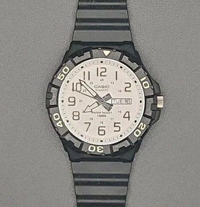 Nuovo Orologio Casio MRW-210H 5474 Impermeabile Nero Campo Militare Giappone Quarzo - Foto 1 di 20