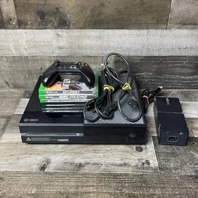 Consola Microsoft Xbox One Negra con Mando y Juegos Foto 1 de 4