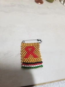 VINTAGE BREAST CANCER AWARNESS BEADED RIBBON PINBACK - Picture 1 of 2