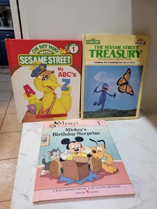 VTG Sesame Street  ABC's Vol 1 & 2 Muppets 1989 Hardcover Books & Mickey Mouse  - Imagen 1 de 8