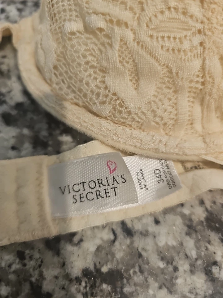 Sujetador acolchado de encaje Victoria's Secret 34D amarillo claro de colección  Foto 1 de 4