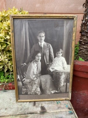Old Vintage Black & White Photograph Of India Family Photo Portrait Framed - Image 1 of 4
