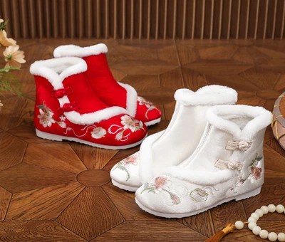 Novos Sapatos Femininos de Pano Bordado Forrado de Lã Botas Florais Quentes de Inverno - Imagem 1 de 4