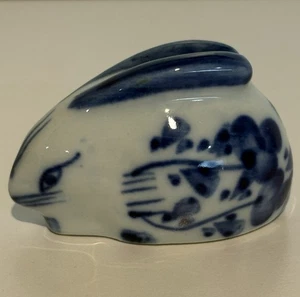 Vintage blau weiße Porzellan Hase Figur - chinesischer Stil Hase Miniatur - Bild 1 von 6