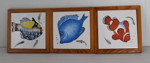Juego de 3 decoración de pared náutica peces azulejos pintados a mano con marco de madera - Imagen 1 de 9