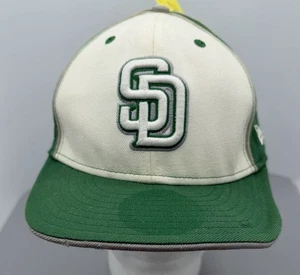 Sombrero ajustado vintage Y2K New Era de los Padres de San Diego a rayas verdes talla 7 3/4 - Imagen 1 de 6