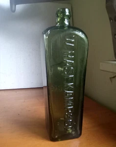 W.HASEKAMP & CO JACKAL RARE PICTORIAL CASE GIN BOTTLE WITH DRIPPY APPLIED LIP - Picture 1 of 11