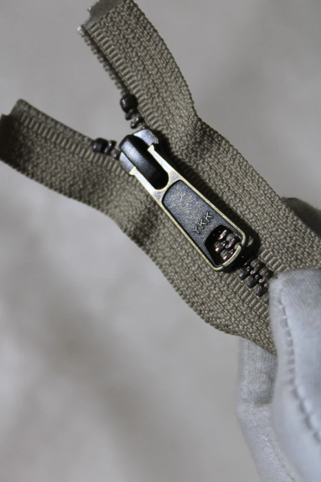 Cremalleras de 24"" de colección YKK 7 dientes de metal de latón antiguo bronceado para alta resistencia hechas en EE. UU. Foto 1 de 4