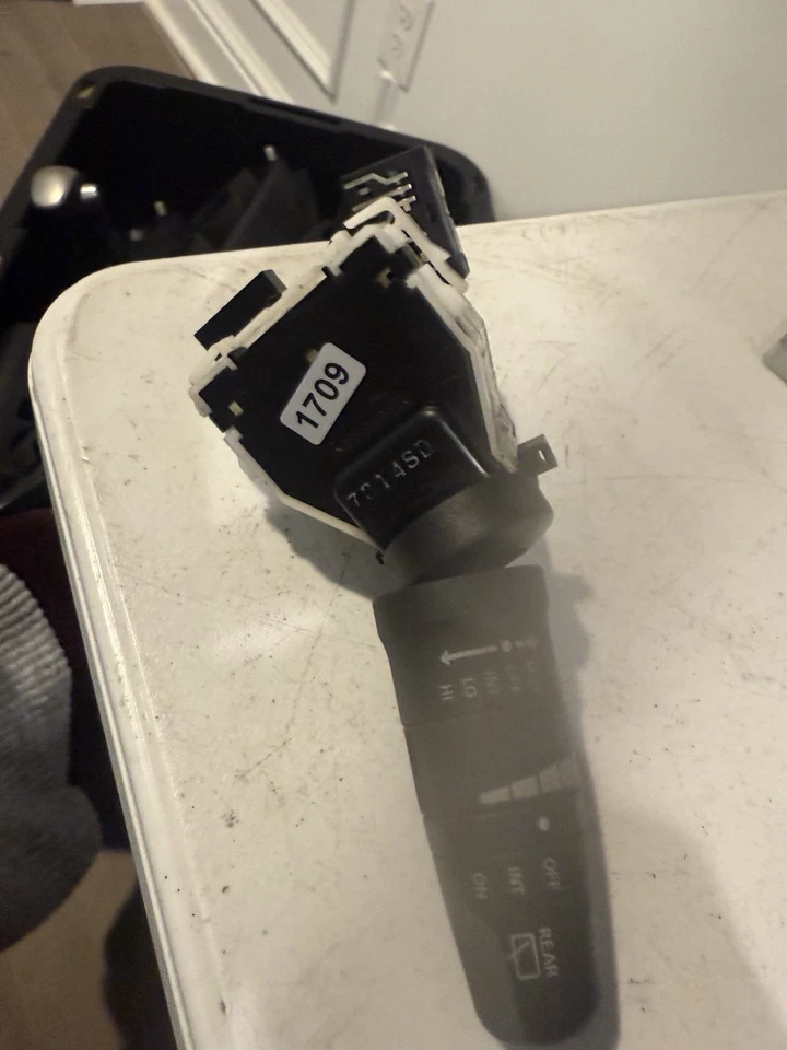 Interruptor de control limpiaparabrisas Nissan Versa 2007-2012 montaje OEM Foto 1 de 4