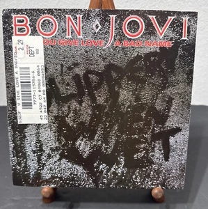 BON JOVI You Give Love A Bad Name 7” Vinyl 45 Speed Paper Sleeve Original Tag - Imagen 1 de 6