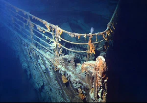 Wreck of the RMS Titanic Bow Section Water Photo Poster Art Print PICK SIZE - Picture 1 of 2