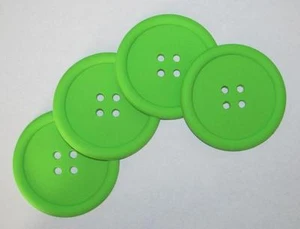 1 Set 4 Stück Grün KNOPF UNTERSETZER Weich Gummi Getränk Kaffee Halter NEU - Bild 1 von 4