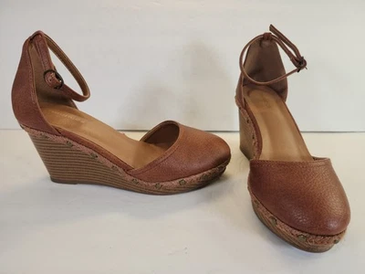 Zapatos de cuña Maurices Bella con tachuelas de cuero sintético marrón correa al tobillo S 6M nuevos sin caja Foto 1 de 4
