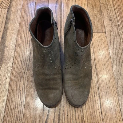 Botas al tobillo de gamuza con tachuelas Frye 9.5 para dama Nora tacones verdes Foto 1 de 4