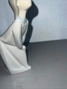 Pre-own-LLADRO 4873 GIRL KISSING LOVE ROMANCE RETIRED Glossy (1) - Picture 1 of 6