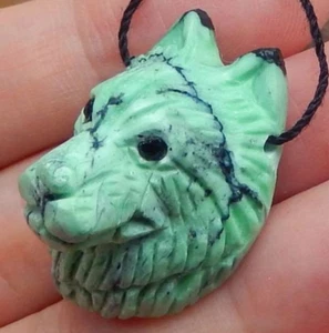 Lindo colgante de lobo turquesa verde tallado - Imagen 1 de 3