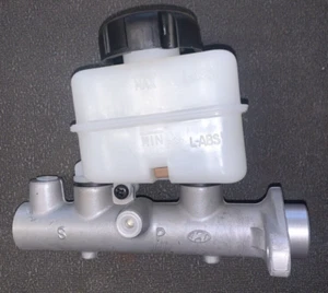 1999-2005 Hyundai Sonata Master Cylinder - Bild 1 von 2