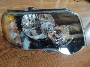 Land Rover Freelander Genuine RH headlight 02-05 BNIB Quick Ship XBC500960 - Picture 1 of 2