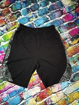 Pantalones cortos de baloncesto Xersion Quick-Dri pequeños para hombre negros y grises Foto 1 de 4