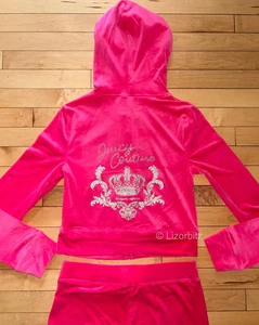 NEU! Neu mit Etikett Juicy Couture Velours Glitzer Krone Trainingsanzug Set Hot Pink Größe S - Bild 1 von 5