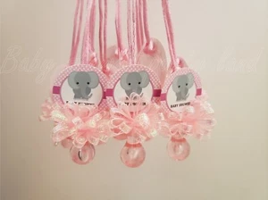 12 Collane Ciuccio Elefante Baby Shower È Un Gioco Bambina Bomboniere Premio Recuerdo - Foto 1 di 5