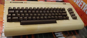 Commodore VC 20 BROTKASTEN (con adaptador de corriente) 126010 clásico 8 bits llave rota - Imagen 1 de 7