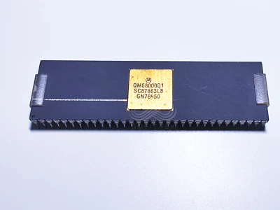 1X QM68000D1 M68000 Motorola 16/32 Bit Microprocessor Ceramic DIP-64 - Image 1 of 3