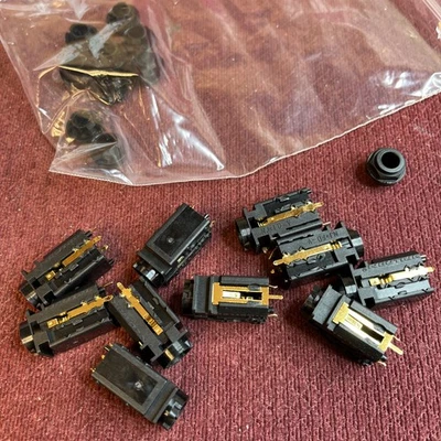 10 BRAND NEW Neutrik - NJ FD-V - 1/4 Stereo Switched Jack PC Verticle with Cap - Image 1 of 4