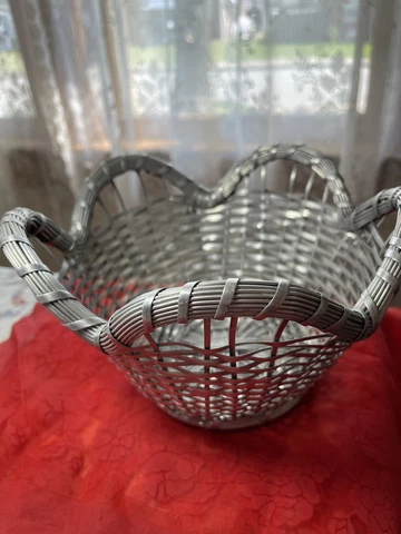 Nice Vintage Aluminum Silver Tone Metal Woven Bread Basket Decor Cover