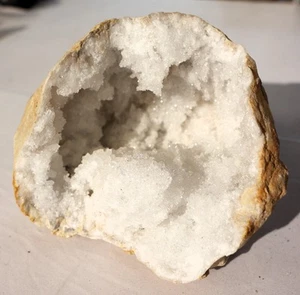 White Quartz Geode | Statement Piece | Large Crystal Formation 3kg - Picture 1 of 8