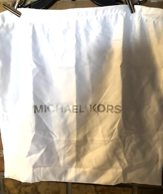 Bolso de almacenamiento Michael Kors satinado blanco plata letras cordón cubierta antipolvo 18x18 Foto 1 de 2