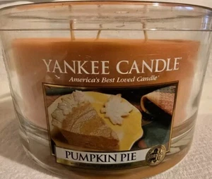 YANKEE CANDLE- PUMPKIN PIE -3 Wick Jar Candle  17 Oz. Housewarmer. NEW! Rare. - Picture 1 of 7